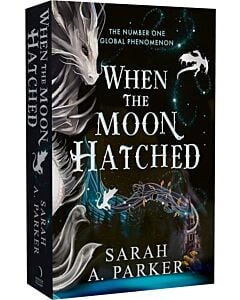 Фото - When the Moon Hatched. Book 1 (Moonfall)